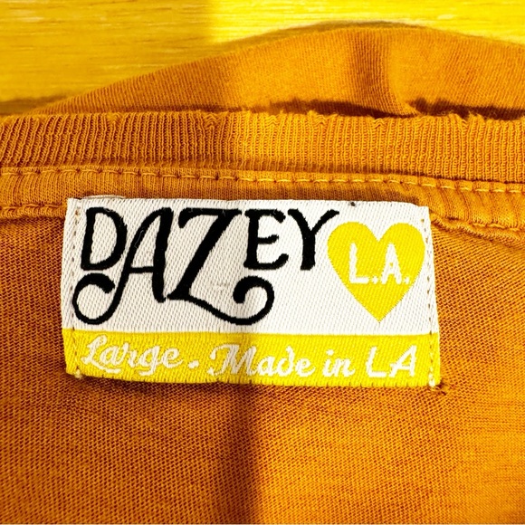 Dazey LA | "Visionary" Distressed Graphic Tee, "Dreamer & Doer" Collection Sz. L - Picture 11 of 12